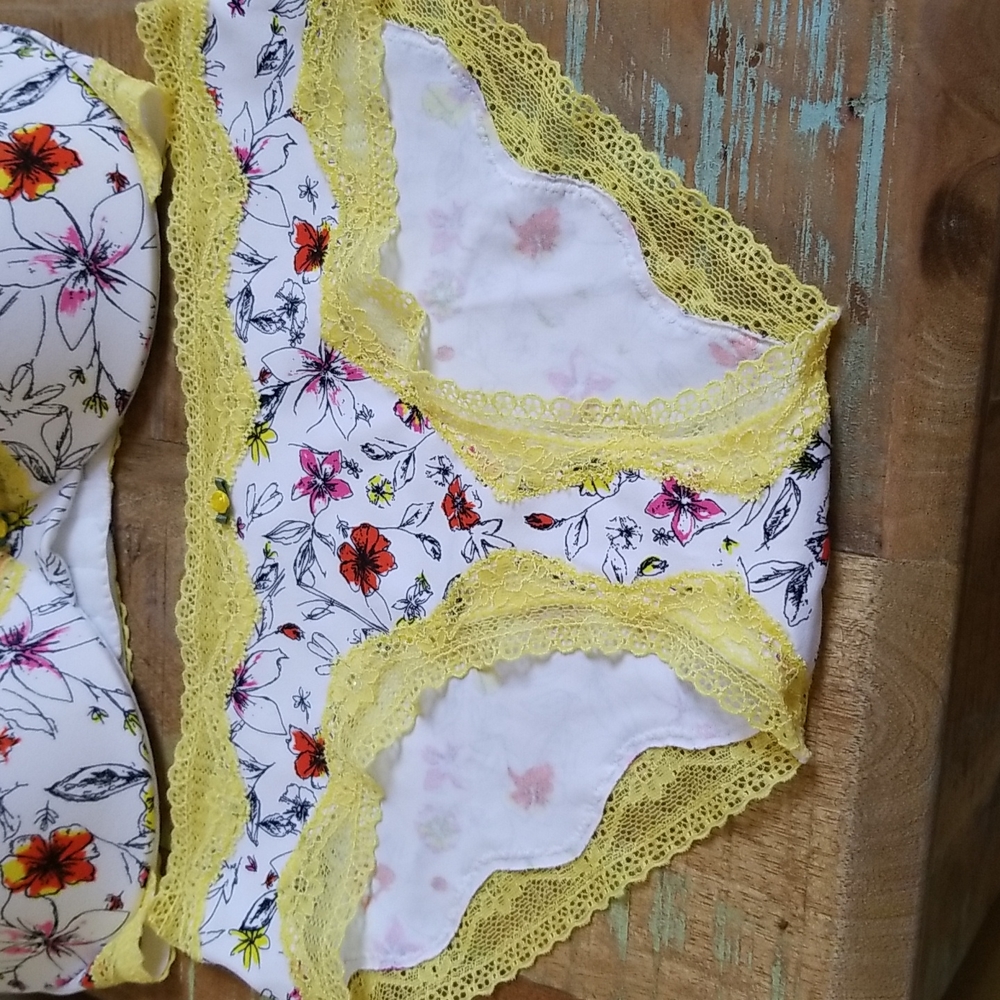NWOT b.tempt'd Bra & Panty Set - SZ 32D/S - Picture 2 of 12